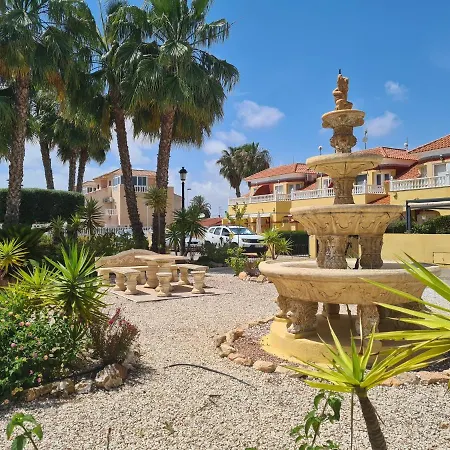 2 Bedroom In Closed Urbanisation Vakantiehuis Torrevieja